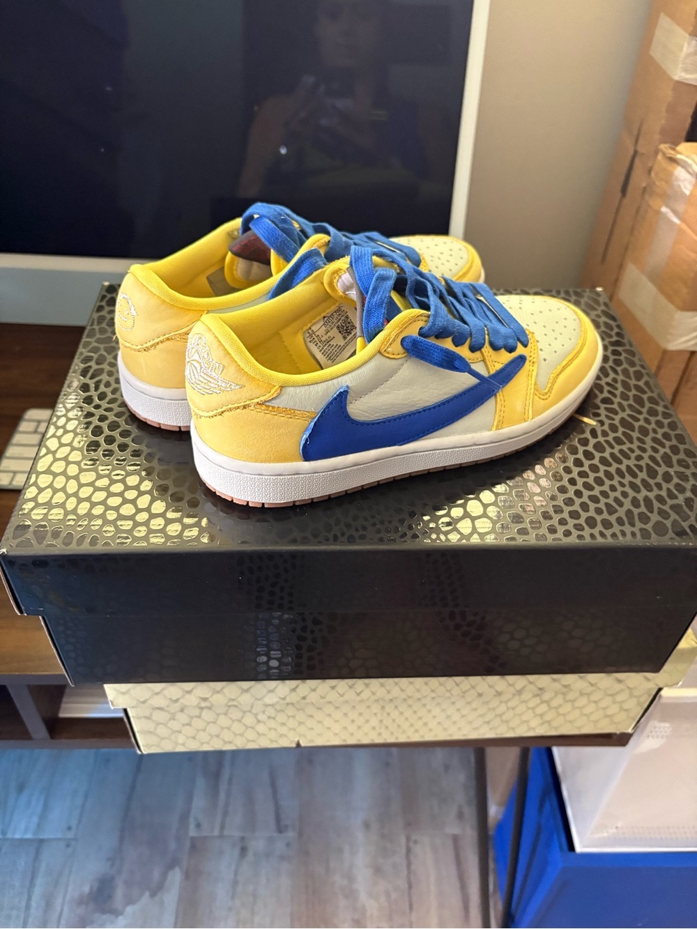 Nike Air Jordan 1 Low OG x Travis Scott 'Canary' sneakers 5.5 w, 4y or 5m - Picture 3 of 4